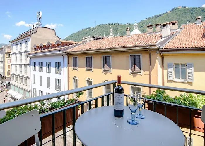 Como 14 - By House Of Travelers -